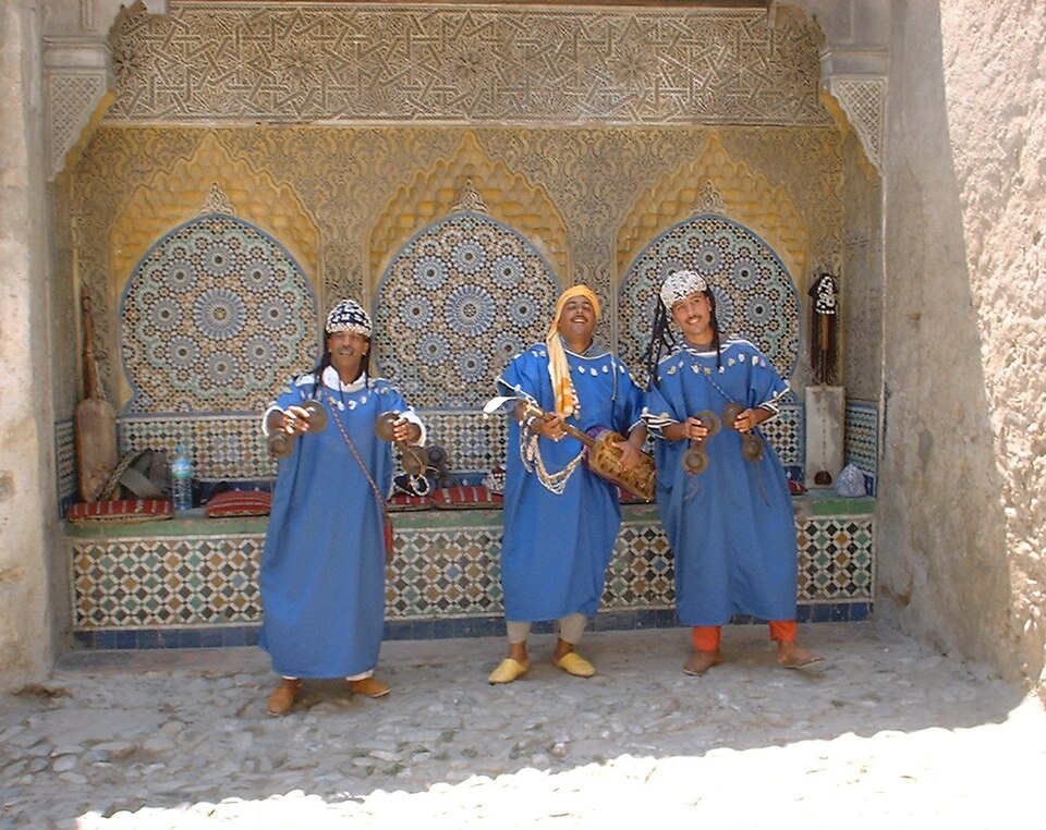 グナワの路上演奏(モロッコ・タンジェ)