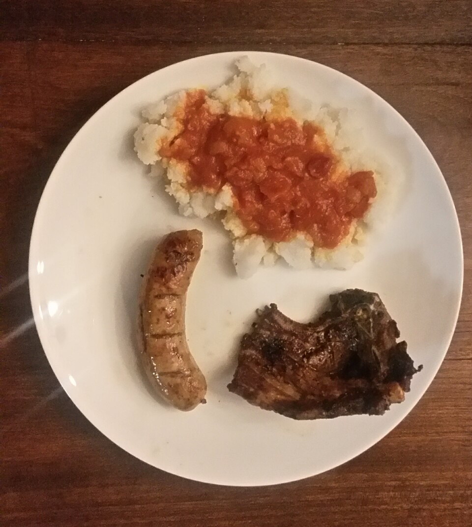 パップとシェバ、ソーセージとラムチョップ(南アフリカ)